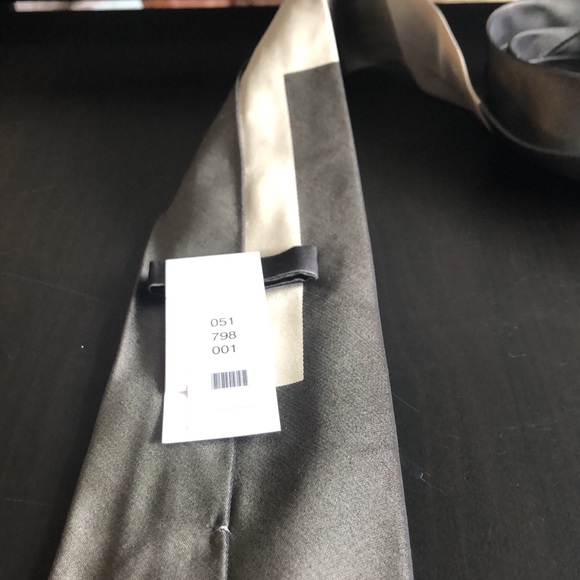 Iceberg 💯 percent silk - Picture 5 of 6